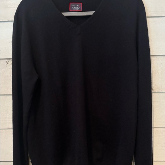 UNTUCKit  Sweater Men's Medium 100%
Merino Wool Navy V Neck Long Sleeve
Pullover - Picture 3 of 14